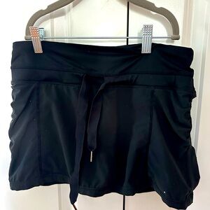 LULULEMON black skort size 4